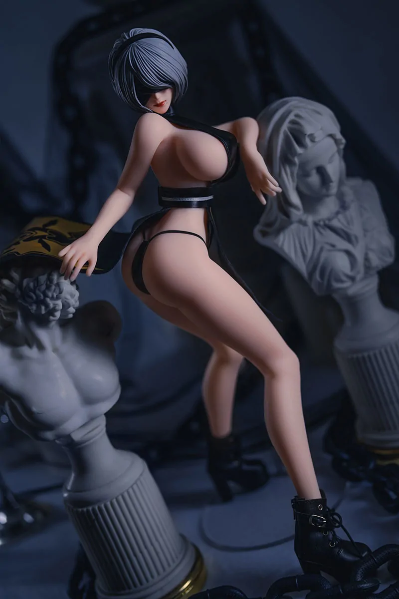 2B collectible figure detail